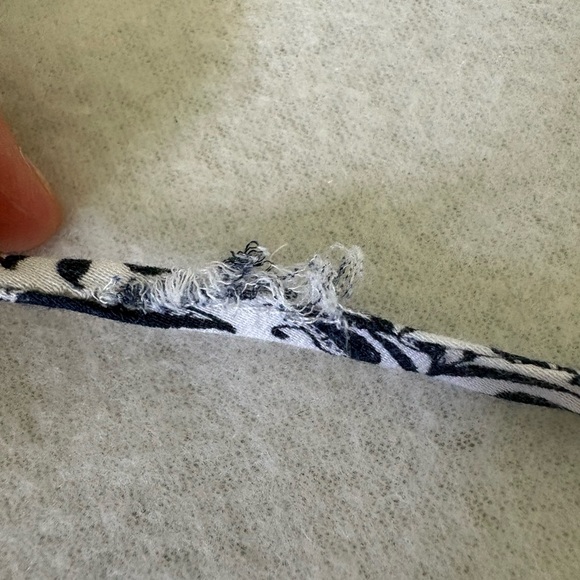 Lulus Ivory and Navy Blue Floral Print Romper Women's Size Medium Fair Condition - Picture 9 of 16